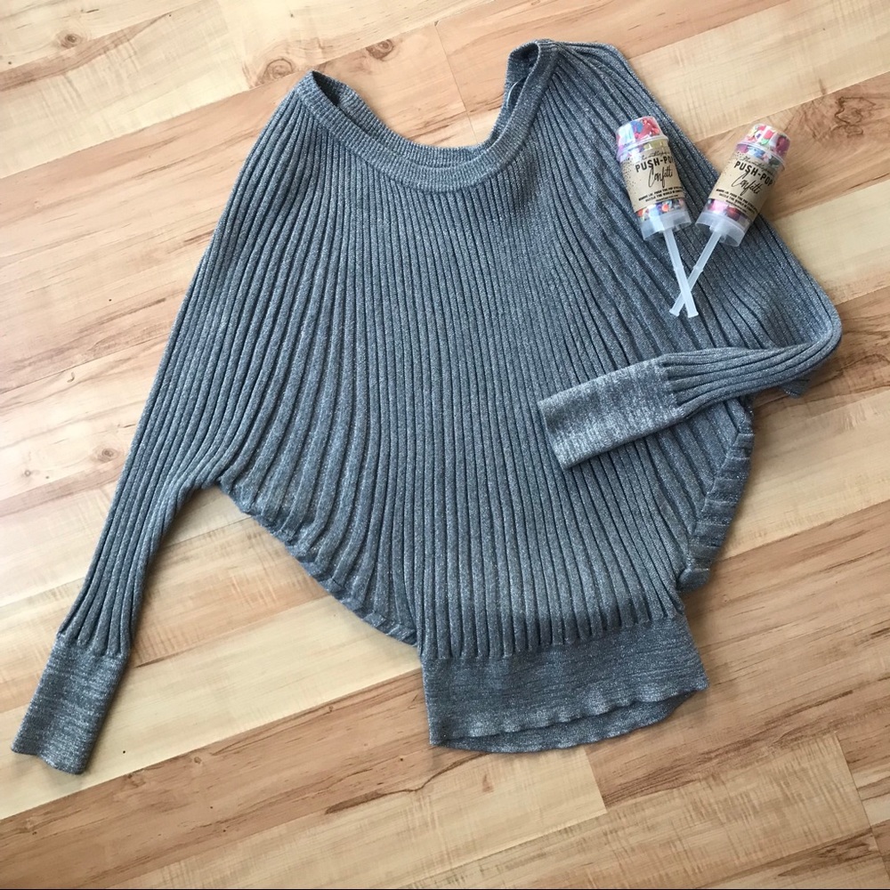 Gorgeous bat wing holiday sweater! ❄️ - Picture 4 of 4